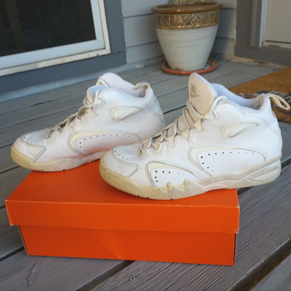 Nikes - Picture 5 of 7